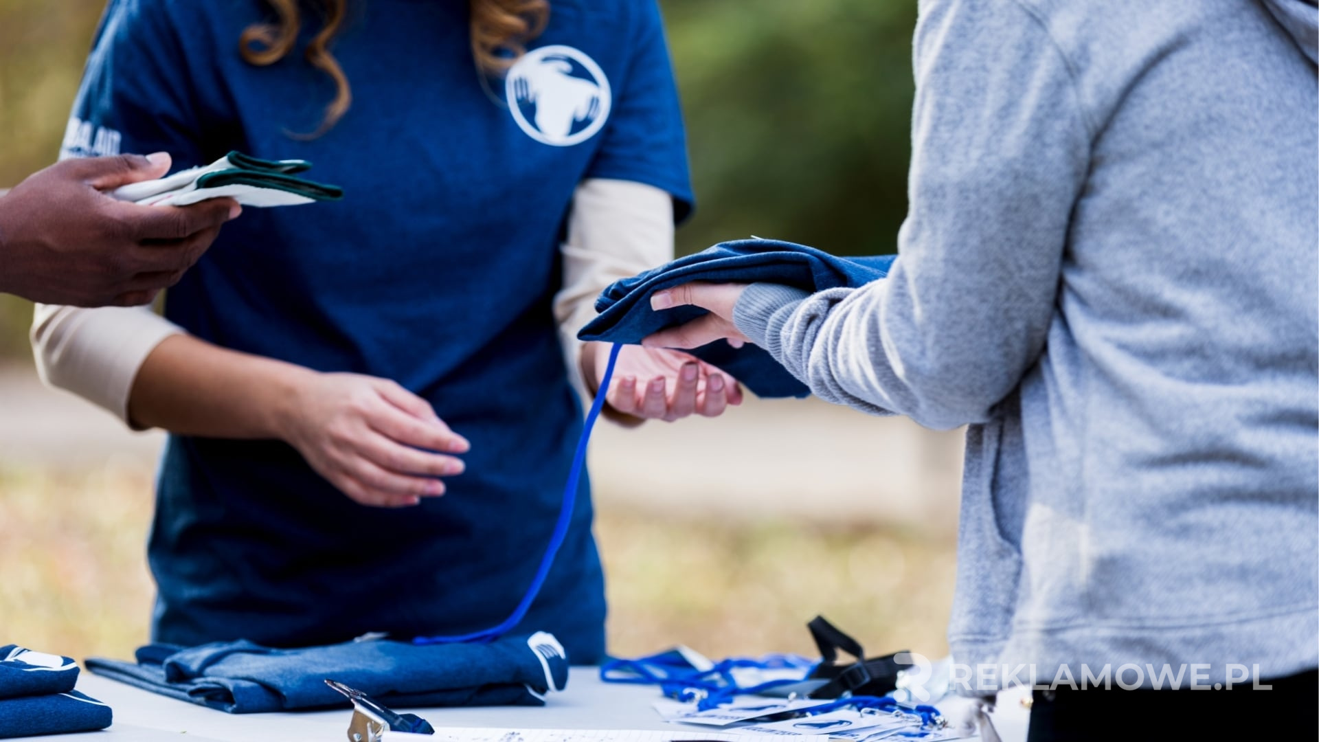 Zestaw akcesoriów do smyczy reklamowych